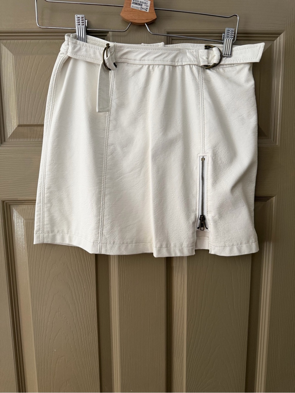 Versona White Faux Leather Mini Skirt with Belt and Side Zip